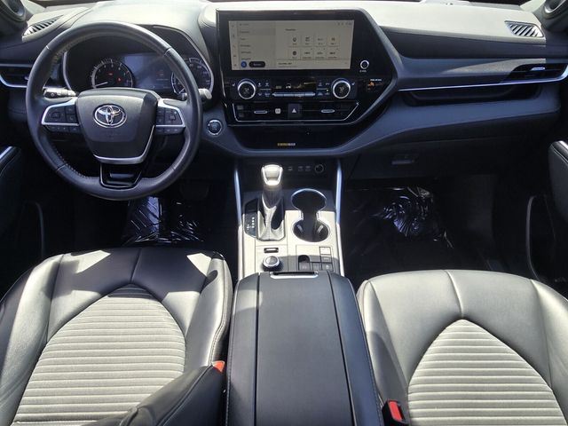 2023 Toyota Highlander - $37,999