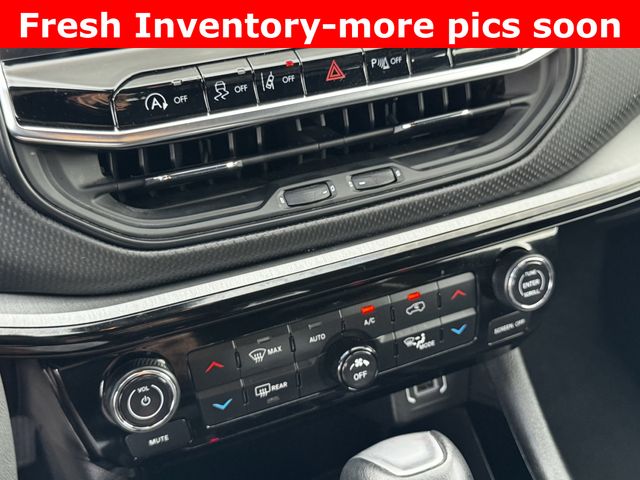 2025 Jeep Compass Trailhawk White at Legacy Ford