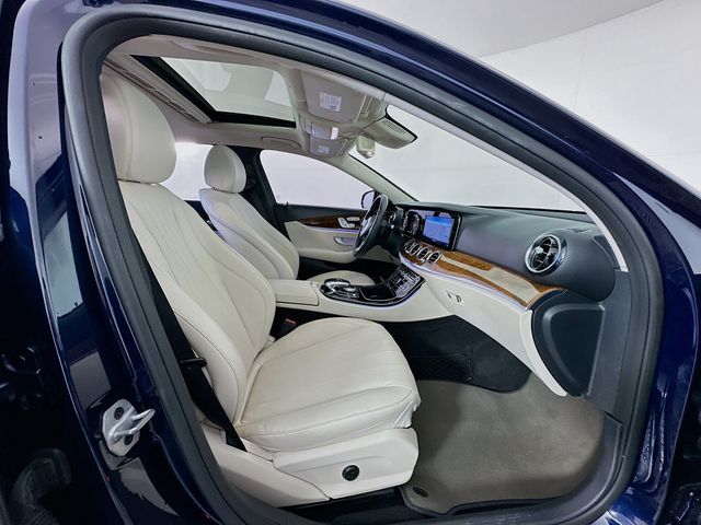 Thumbnail: 2018 Mercedes-Benz E-Class - 30