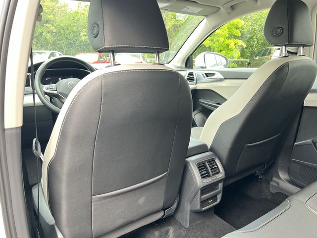 Used 2025  Volkswagen 1.5T SE image 34