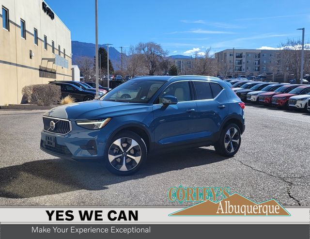 2023 Volvo XC40 B5 Plus Bright Theme AWD