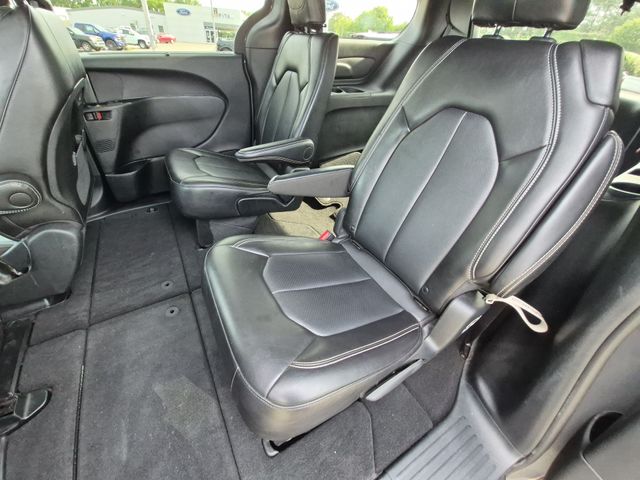 Used 2025 White Chrysler Select image 29