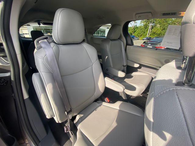 2022 Toyota Sienna XLE 43