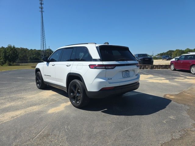Used 2023 White Jeep Limited image 4