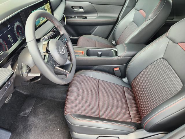 2025 Nissan Kicks SR photo 8