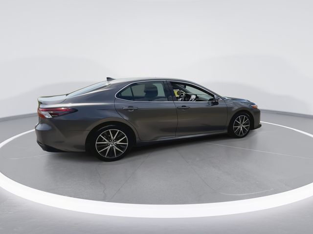 Used 2024  Toyota XLE image 11