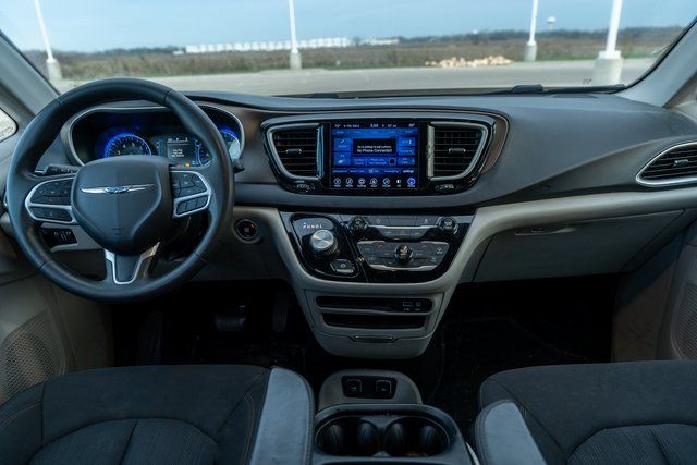 2017 Chrysler Pacifica Touring L 10