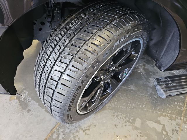 Used 2024 Black Ford Limited image 31
