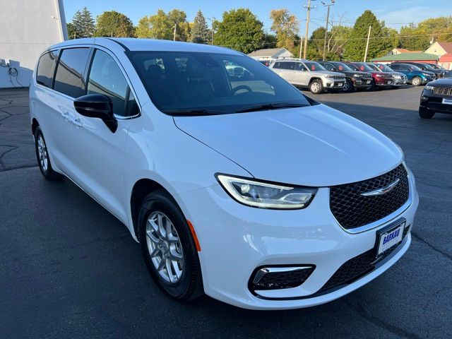 2026 Chrysler Pacifica Select FWD