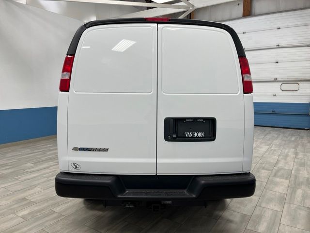 New 2026 Summit White Chevrolet Work Van image 23