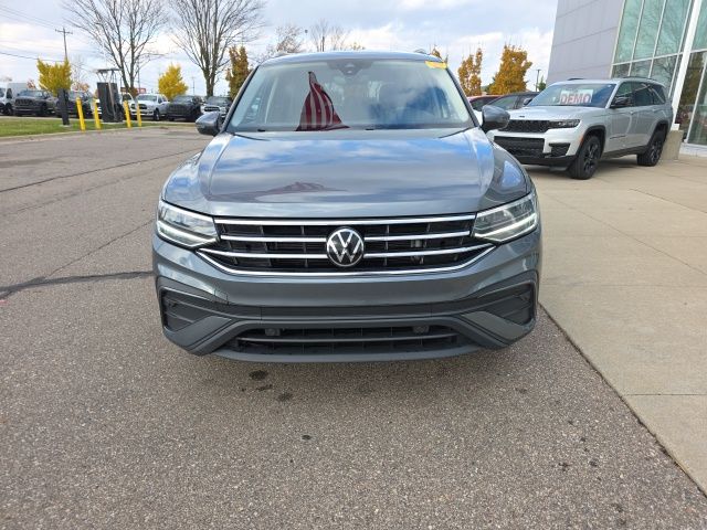 2024 Volkswagen Tiguan 2.0T SE - Pure White exterior view 2