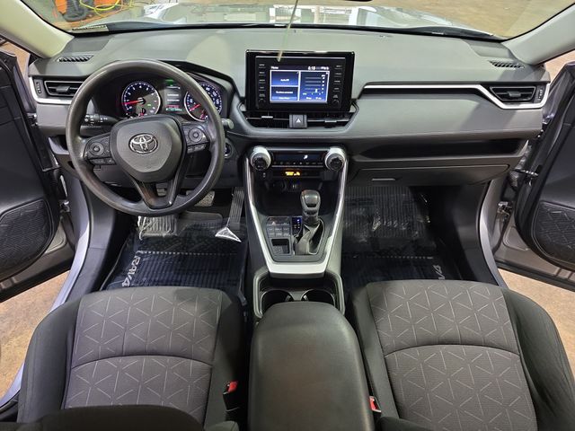 Used 2019 Silver Toyota XLE image 10