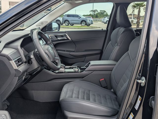 Used 2025 Black Mitsubishi SE image 12