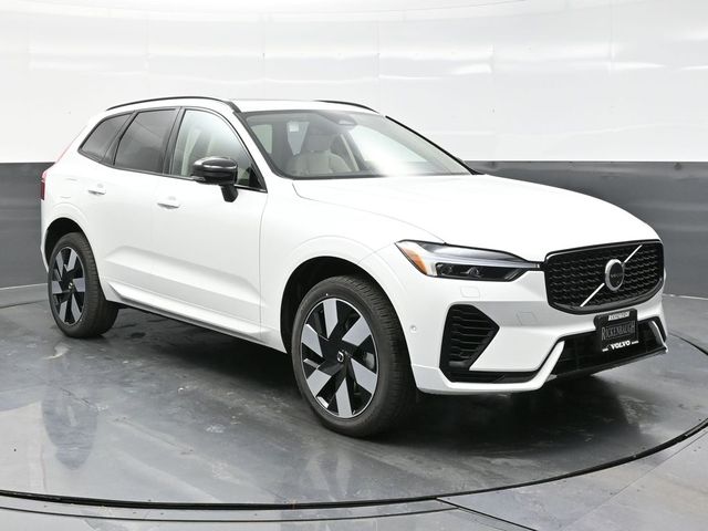 2025 Volvo XC60 Plug-In Hybrid T8 Plus photo