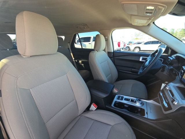 2024 Ford Explorer Base:B02084