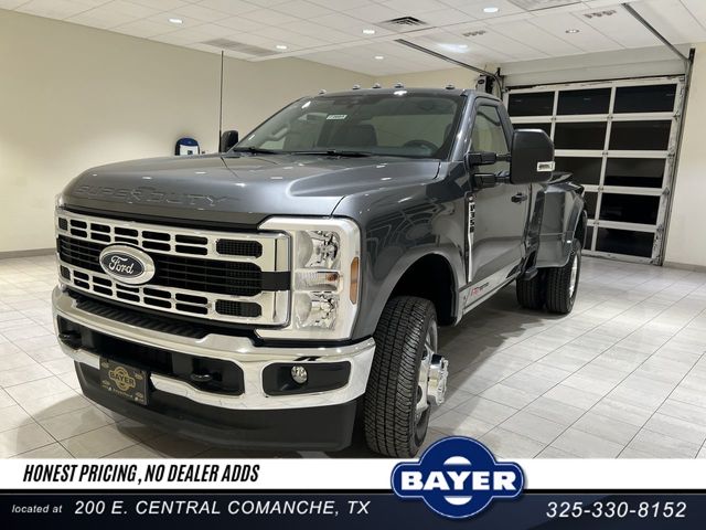 Carbonized Gray Metallic 2026 Ford F-350 Super Duty Pickup Truck Four-Wheel Drive Automatic