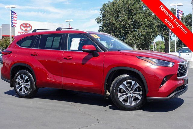 used 2023 Toyota Highlander car, priced at $34,099