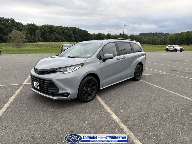 2025 Toyota Sienna Woodland Edition 7-Passenger AWD