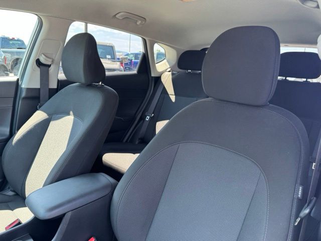 Used 2025 White Hyundai SEL image 23