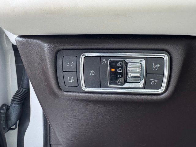 Used 2020 White Lincoln Black Label Grand Touring image 23