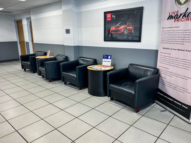 2025 Everest White Pearl Tricoat/Black Diamond Pearl Nissan Ariya PLATINUM+ e-4ORCE AWD SUV