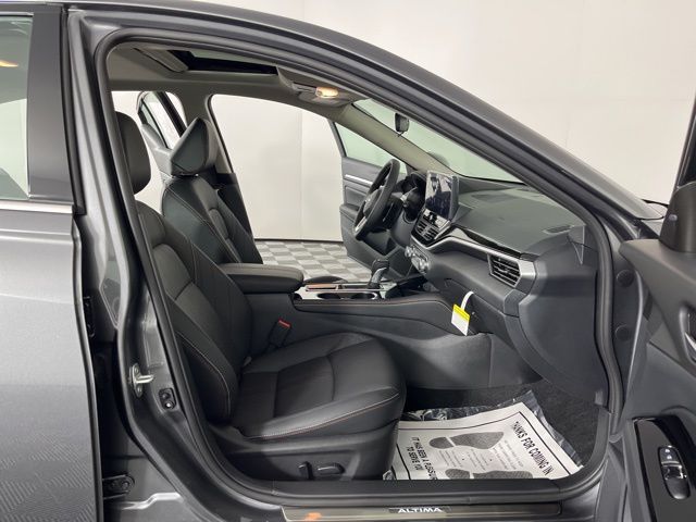 2025 Gun Metallic Nissan Altima 2.5 SR FWD Sedan
