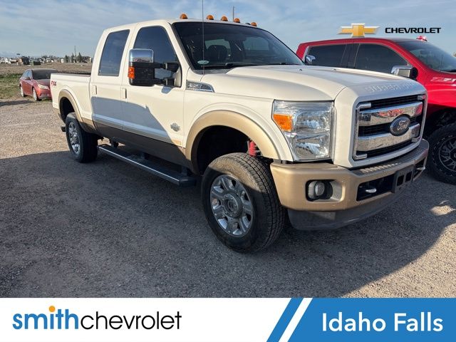 White Platinum Clearcoat Metallic 2014 Ford F-350 Super Duty King Ranch Crew Cab 4WD Pickup Truck Four-Wheel Drive 6-Speed Automatic Overdrive