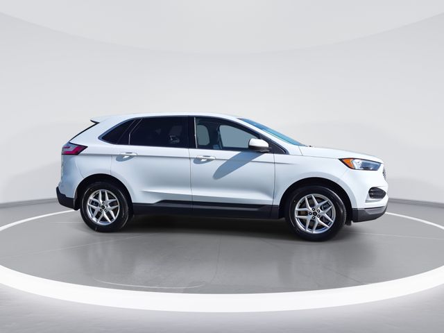 Used 2024 White Ford SEL image 9