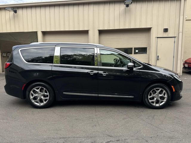 2018 Chrysler Pacifica - Image 4