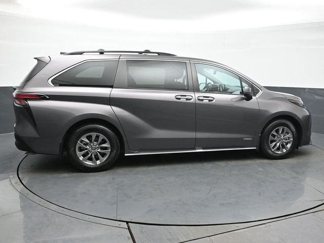 2021 Toyota Sienna XLE 7