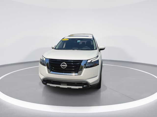 Used 2024 White Nissan Platinum image 3