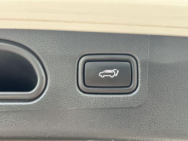 Used 2019 White Hyundai Sport image 39
