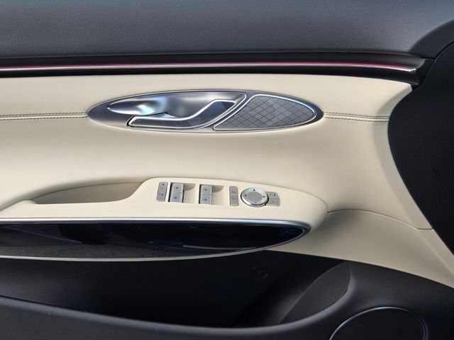 2027 Genesis Gv70