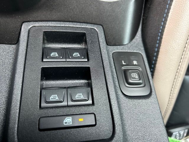 Used 2022 Black Ford Wildtrak image 25