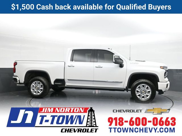 White (Iridescent Pearl Tricoat) 2025 Chevrolet Silverado 2500HD High Country Crew Cab 4WD Pickup Truck Four-Wheel Drive Automatic