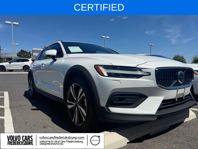 Crystal White Pearl 2025 Volvo V60 Cross Country B5 Plus AWD Wagon All-Wheel Drive Automatic
