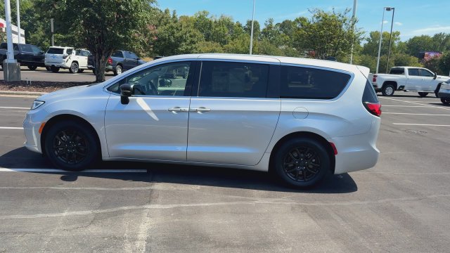 Used 2024 Chrysler Pacifica Van