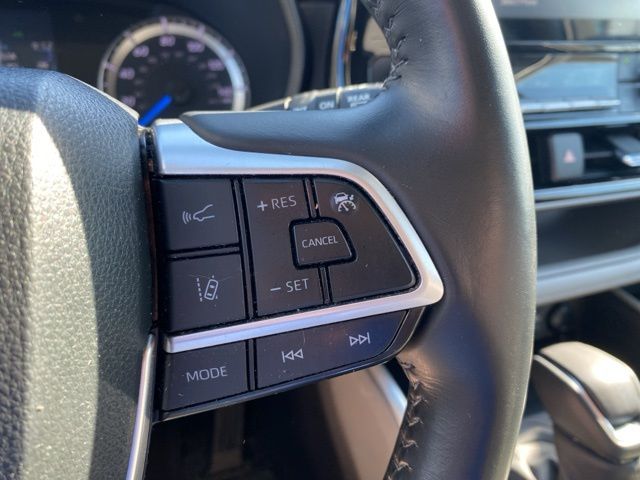 2022 Toyota Highlander Hybrid LE photo