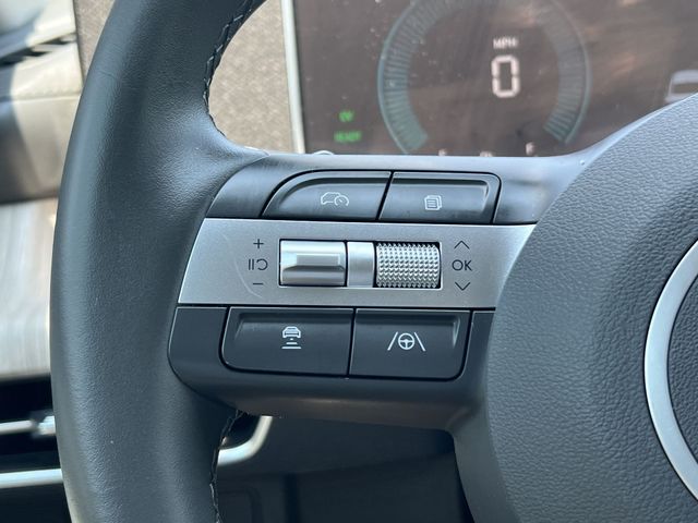 Used 2025 Gray Hyundai SEL image 28