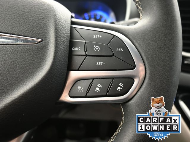 2023 Chrysler Pacifica Touring L photo