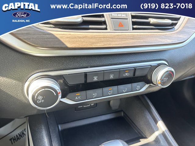 Used 2025 White Nissan 2.5 SV image 29