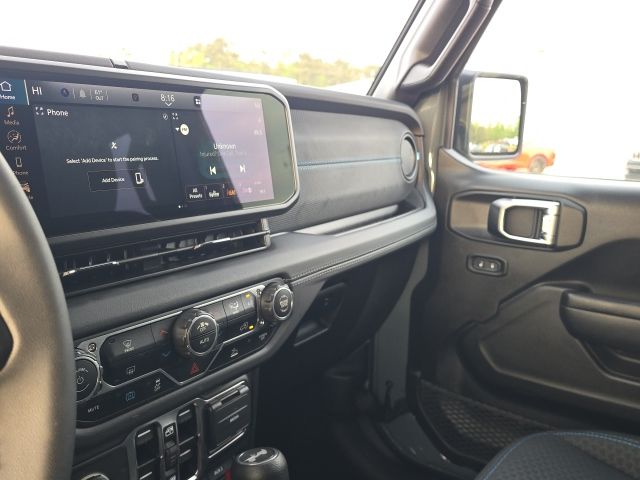 2025 Jeep Wrangler Rubicon 4xe:B02249