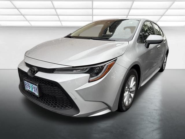 Classic Silver Metallic 2020 Toyota Corolla LE FWD Sedan Front-Wheel Drive Continuously Variable Transmission