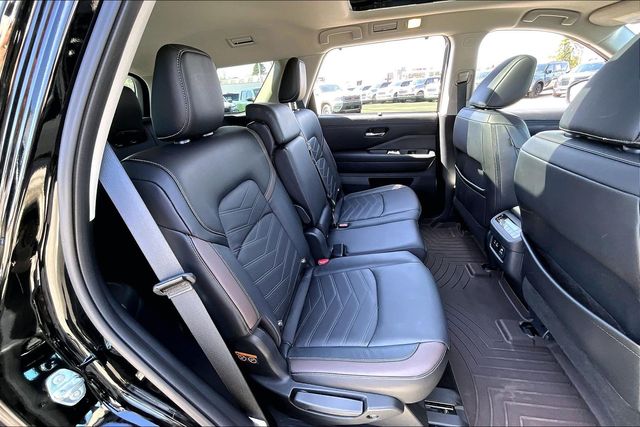 Used 2025 Nissan Pathfinder Platinum 4D Sport Utility