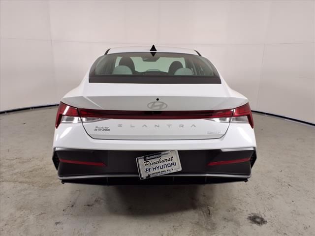 2025 Hyundai Elantra Limited photo