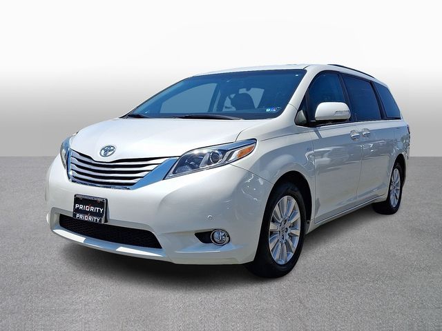 2017 Toyota Sienna Limited V6 AWD 7-Passenger's photo