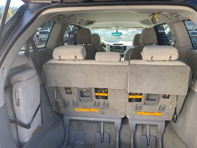 2011 Toyota Sienna LE 8-Passenger photo