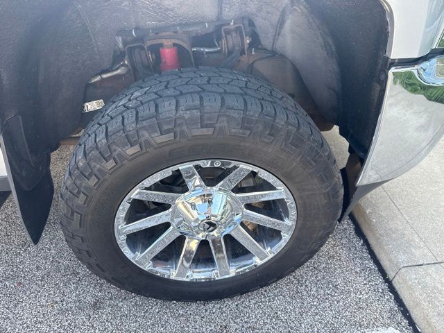 Used 2019 Silver Chevrolet LTZ image 3