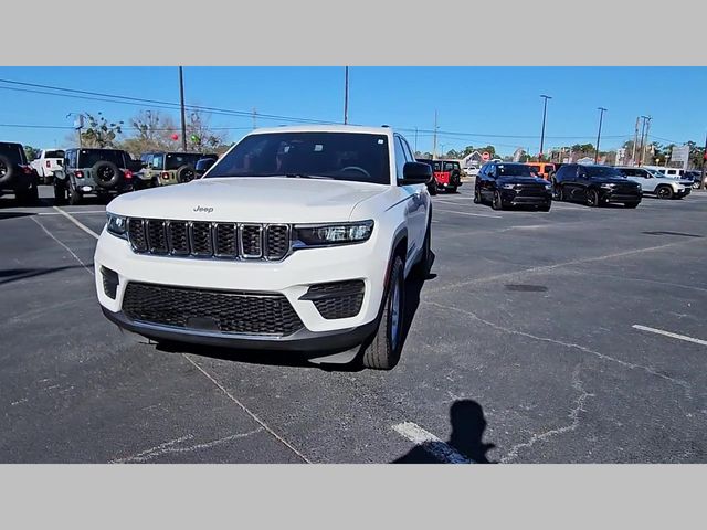 2024 Jeep Grand Cherokee Laredo 4x2