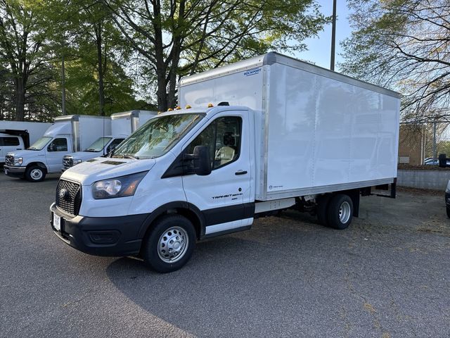 New 2026 Oxford White Ford Cutaway image 4